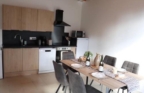 Bezu-Saint-Eloi Casa | LA PERGOLA Lovely brick and half-timbered house