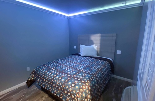 South Gate Hotel | La Perla Motel