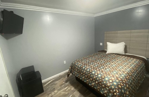 South Gate Hotel | La Perla Motel