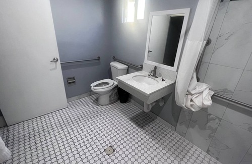 South Gate Hotel | La Perla Motel