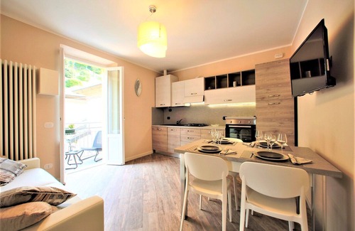 Bellagio Apartamento | La Perla New & stylish apartment with balcony Bellagio centre