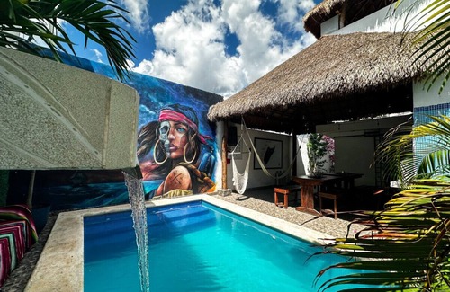 Colonia Adolfo Lopez Mateos Hotel | La Perle Noire | BN - Terrace and Pool