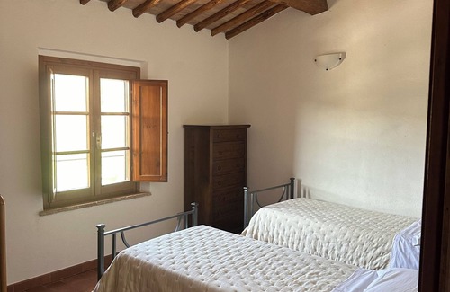 San Macario In Monte Otro | La Peschiera farmhouse apt. Provincial terrace of Siena San Gimignano
