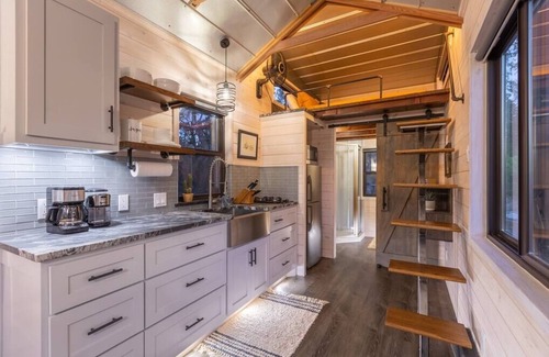 Wimberley Casa | La Petite: una pequeña casa con bañera de hidromasaje ubicada en 3 acres privados