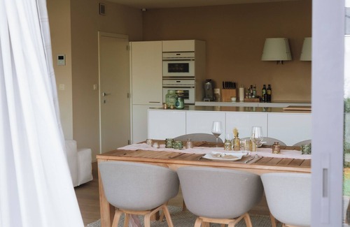 Halle Apartamento | La Petite Foret | Apartamento Contemporáneo en la Pacífica Periferia de Bruselas