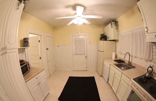 Grosse Pointe Casa | La Petite Jumelle: 2-Bedroom House in Grosse Pointe