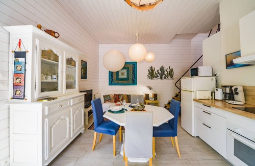 Chissay-en-Touraine Casa | La petite maison blanche by Interhome