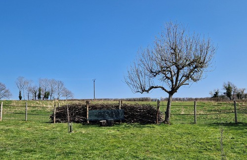 Saint-Leger-Vauban Casa | la petite maison, 2 person gite in beautiful Bourgandy