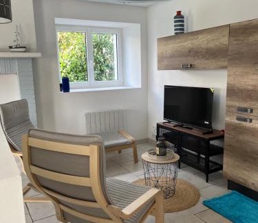 Camors Casa | La petite maison bleue