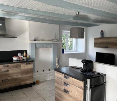 Camors Casa | La petite maison bleue