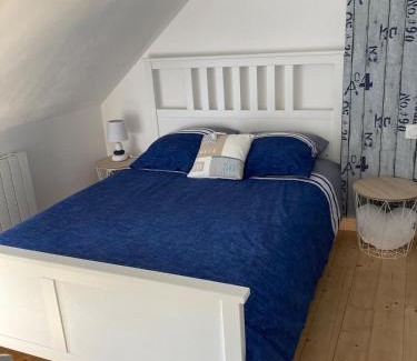 Camors Casa | La petite maison bleue