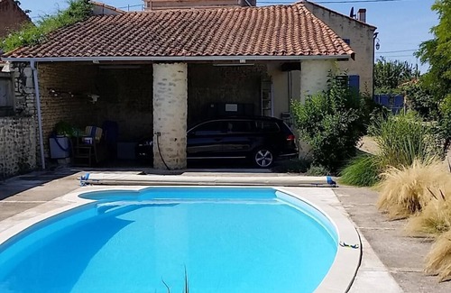 Oiron Cabaña | La Petite Maison Bleue - Casa rural nueva con piscina climatizada