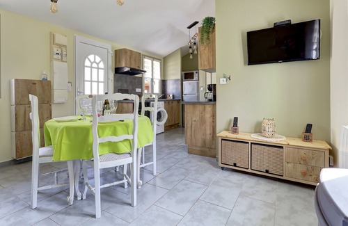 Acy Casa | La Petite Maison Du Montjard