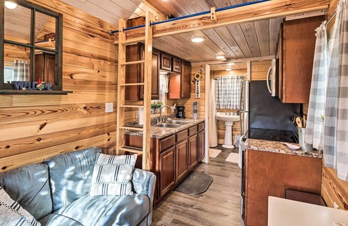 Boswell Apartamento | La Petite Maison in Mount Olive w/ Fire Pit!