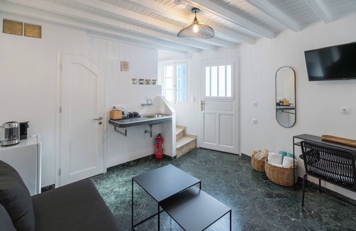 Mykonos Apartamento | La petite Maisonette by Skepi