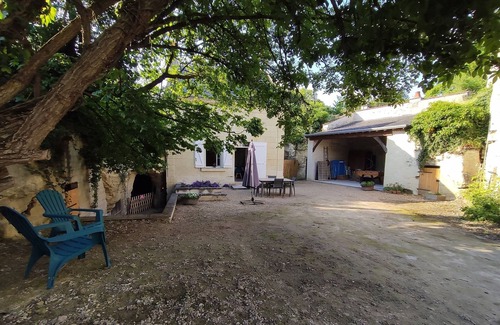 Beaumont-en-Veron Casa | La petite massonnière