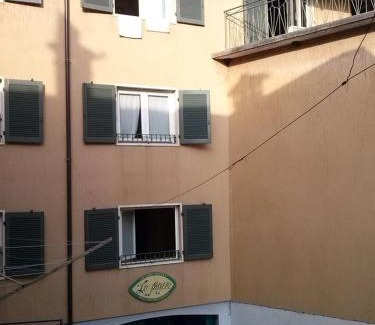 Monasterolo del Castello Cama Y Desayuno | La Piazza B&B