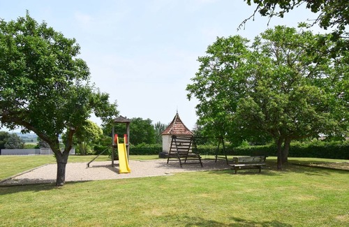 Le Mas-dAgenais Chalet De Esquí | La Pie - Village of 10 cottages, pine chalet style