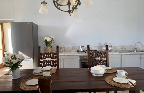 Corbara Villa | La Pietra farmhouse, private swimming pool, accommodates 6 guests