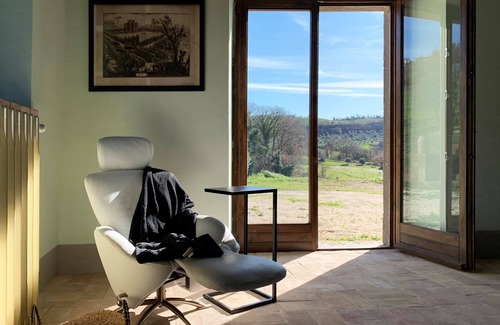 Corbara Villa | La Pietra farmhouse, private swimming pool, accommodates 6 guests