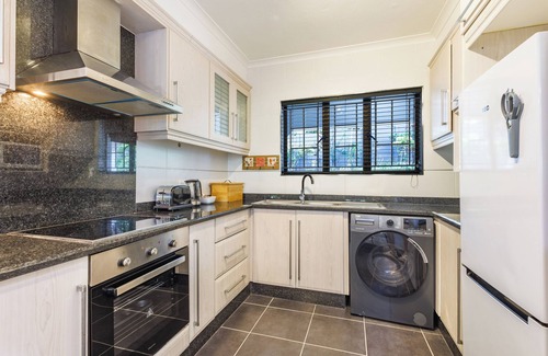Ballito Apartamento | La Pirogue, Spacious 3 Bed | Willards Beach | Pool