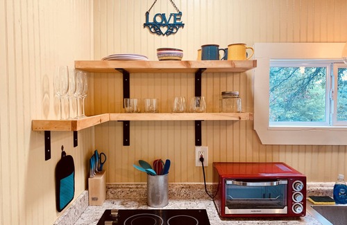 New Braunfels Chalet De Esquí | La Pluma Retreat, Romantic Bungalow Near the Guadalupe River
