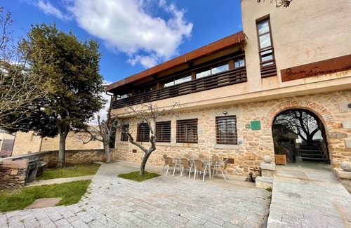 Madarcos Casa | La Posada es un edificio muy amplio, con mucha historia, recientemente rehabilitado para el turismo