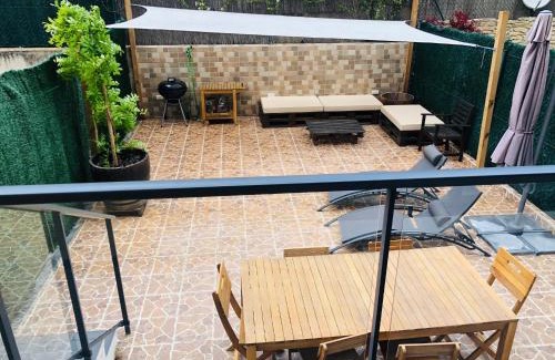 Viana Casa | La Puerta de Viana, con desayuno, piscina y posibilidad Visita a bodega!