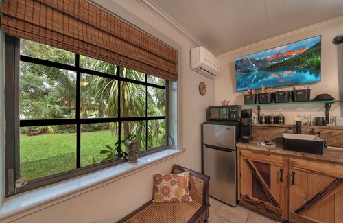 Lake Worth Apartamento | La Quiete Cove for One