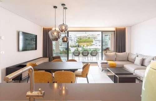 Benahavis Apartamento | La Quinta 3 Bedroom Ultra Modern Apartment with Private Hot Tub