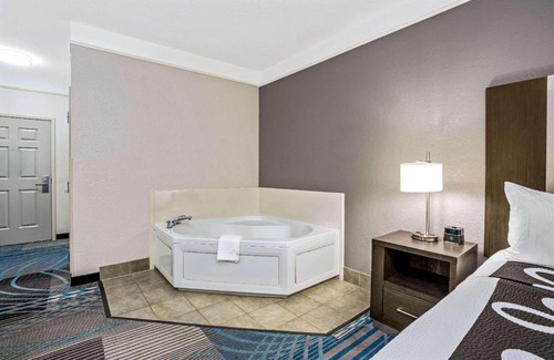 Conroe Hotel | La Quinta by Wyndham Conroe