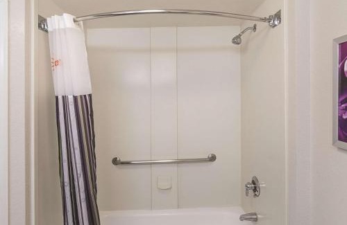 Irving Hotel | La Quinta by Wyndham DFW Airport South/Irving