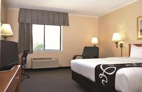Tampa Hotel | La Quinta by Wyndham Tampa Fairgrounds - Casino