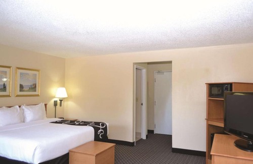 Tampa Hotel | La Quinta by Wyndham Tampa Fairgrounds - Casino