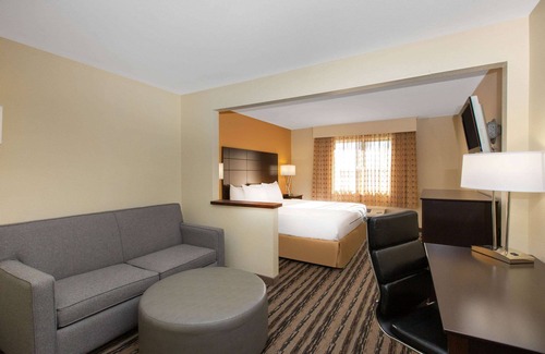 Lincoln Hotel | La Quinta Inn by Wyndham Lincoln, Nebraska