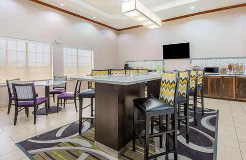 Gainesville Hotel | La Quinta Inn & Suites by Wyndham Gainesville