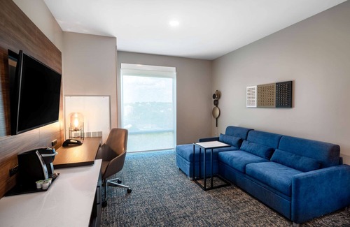 East Bank Hotel | La Quinta Inn & Suites by Wyndham Nashville Downtown / Stadium