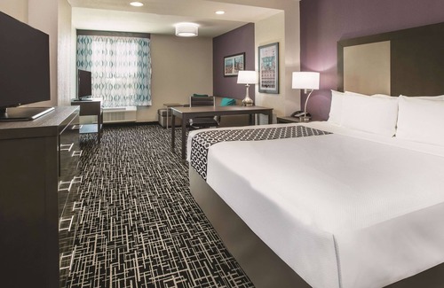 Park Central Hotel | La Quinta Inn & Suites by Wyndham Dallas - Richardson
