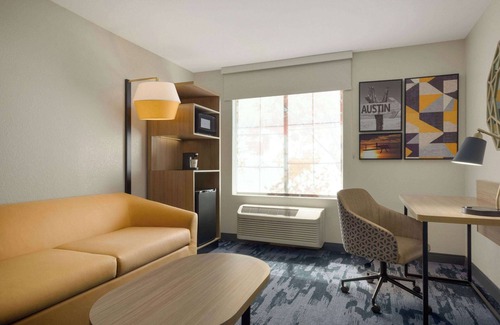 East Oak Hill Hotel | La Quinta Inn & Suites by Wyndham Austin Southwest