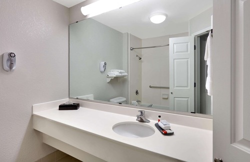 North Dallas Hotel | La Quinta Inn & Suites by Wyndham Dallas North Central