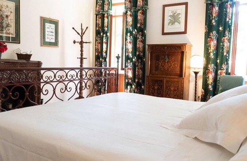 Colognola ai Colli Villa | La casa de campo rosa y el león
