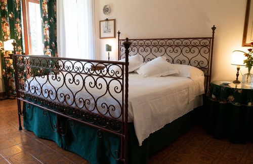 Colognola ai Colli Villa | La casa de campo rosa y el león