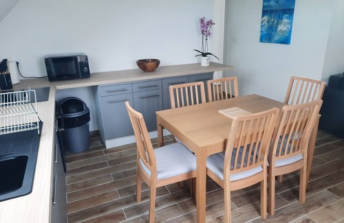 Saint-Come-de-Fresne Apartamento | La Rose des Vents" duplex apartment with sea view and Arromanches pontoons