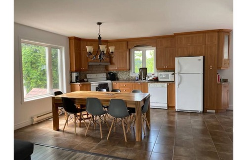 Saint-Raymond Casa | La roue dort - House on the banks of the Saint-Anne River