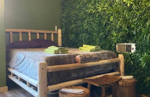 Old Town Apartamento | La Sala (Living Room) across Old Town/MCRD