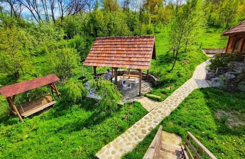 Bertea Casa | La sat, a Romanian traditional house built from natural materials