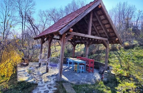 Bertea Casa | La sat, a Romanian traditional house built from natural materials
