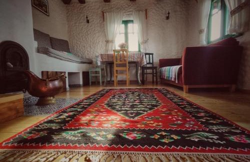 Bertea Casa | La sat - Mândră Ioană