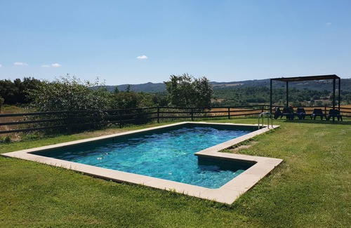 Gironella Cabaña | La Serreta casa rural con vistas a Montserrat, a 2 minutos del pueblo Gironella