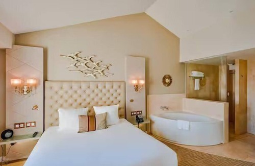 Les Sablettes Casa | La Seyne-sur-Mer Stay: Exquisite Spa & Panoramic Ocean View, Swimming Pool!